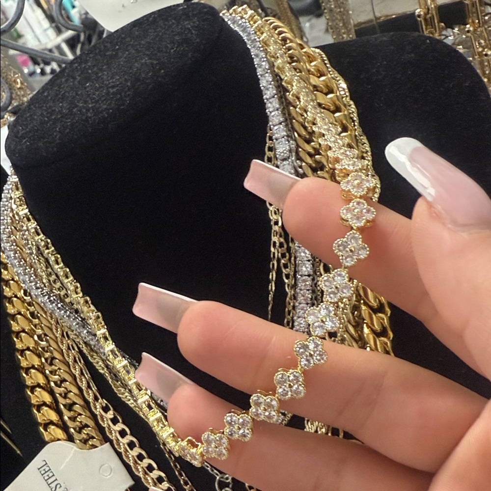 Elegant Gold adjustable clover crystal tennis necklace ✨